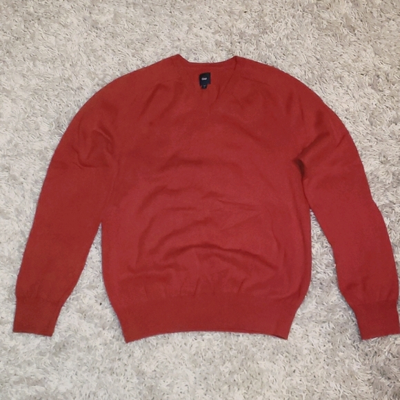 GAP Other - Gap V-neck Sweater